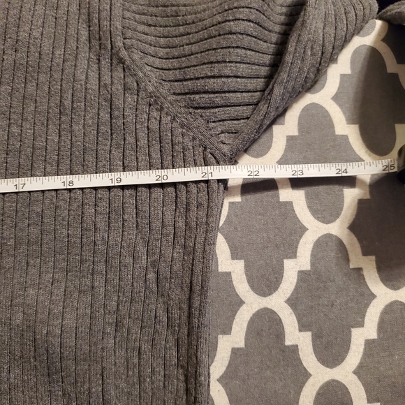 Chaps Ralph Lauren Turtleneck - Picture 5 of 9